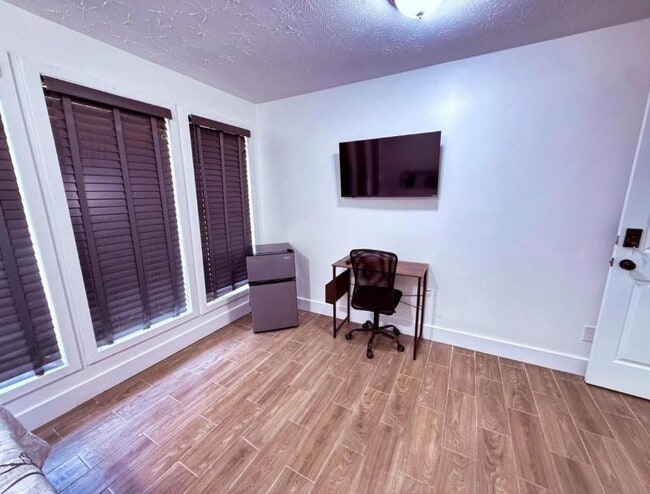 Building Photo - 5140 River Bluff Ln