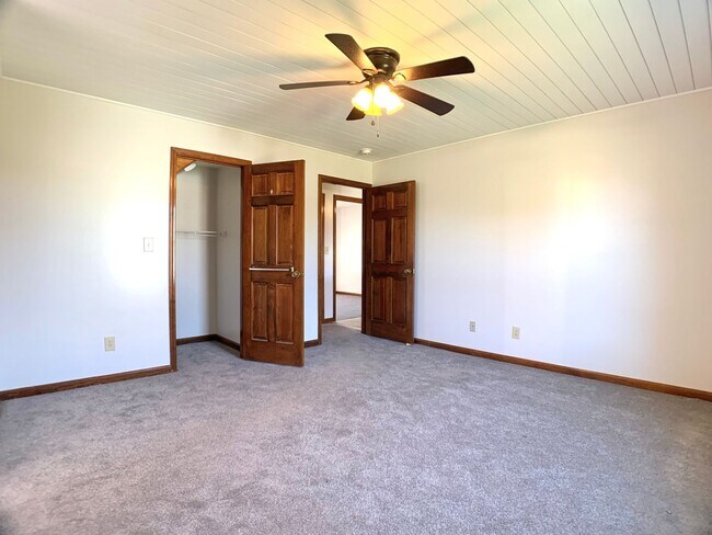 Building Photo - 501 Eysian Rd