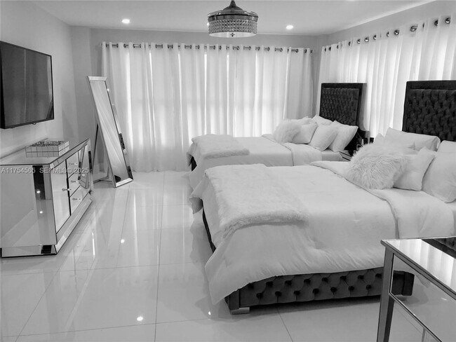 Building Photo - 3900 Galt Ocean Dr