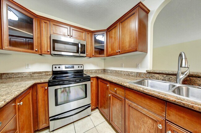 Building Photo - 792 Avocado Ave