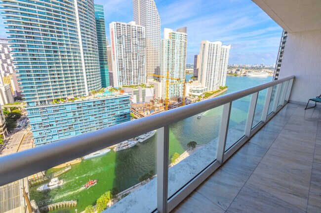 Building Photo - 485 Brickell Ave