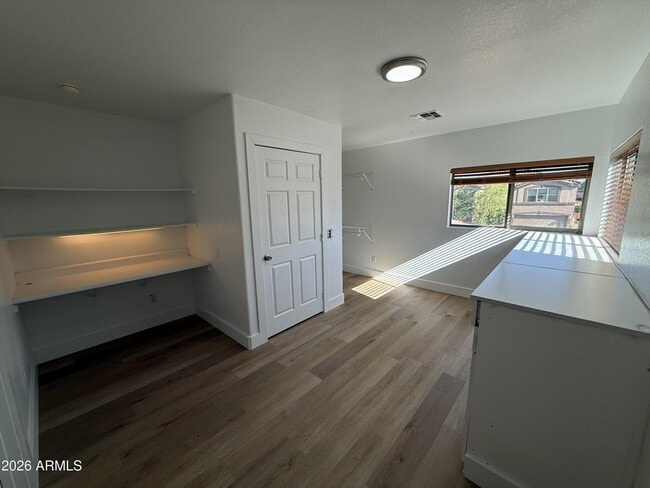 Building Photo - 3582 E Santa Fe Ln