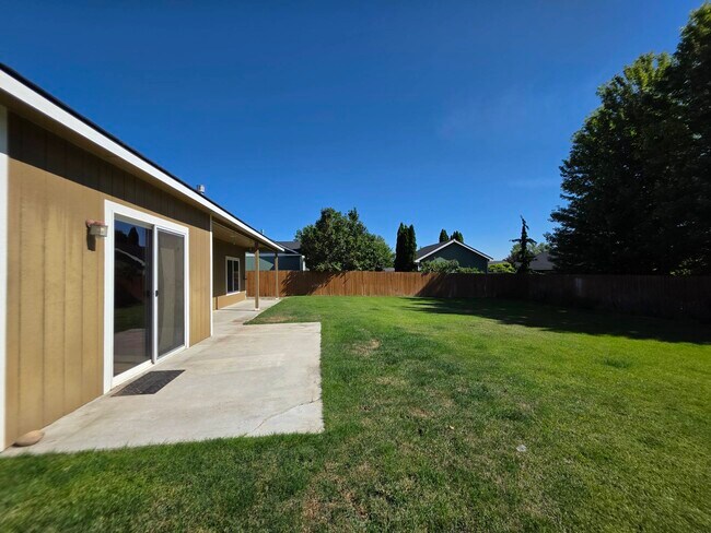 Building Photo - 2300 Meridian Ave