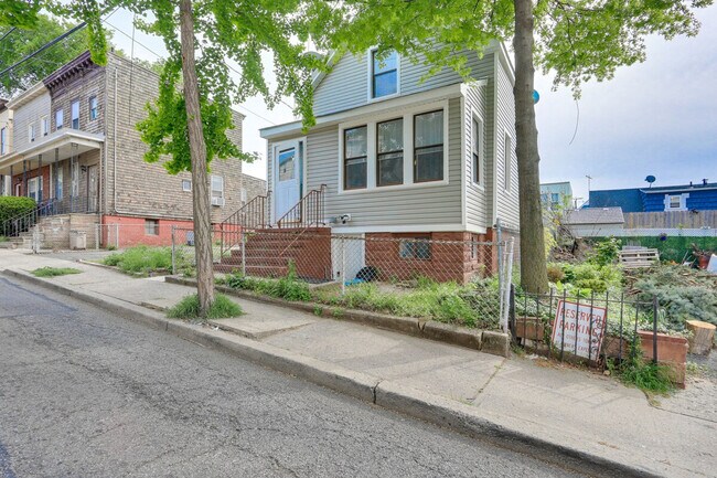 Building Photo - 301 Lembeck Ave