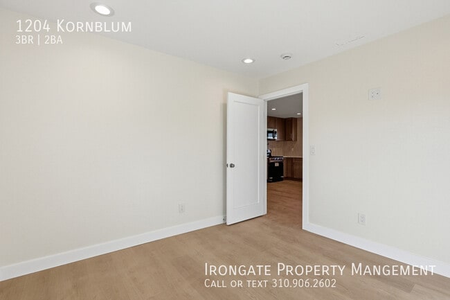 Building Photo - 1204 Kornblum-