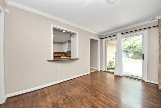 Building Photo - 4422 Nenana Dr