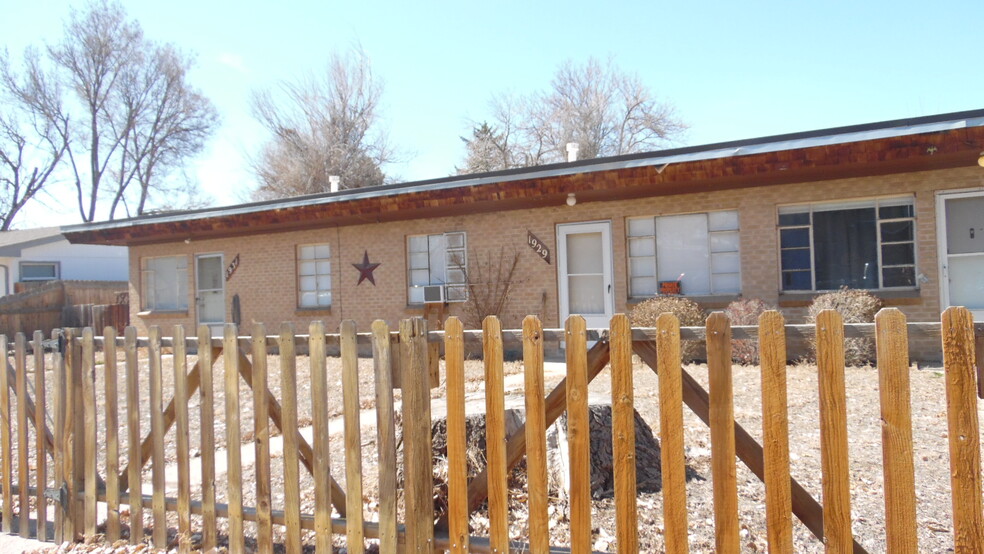 Front of building - 1929 S Elati St