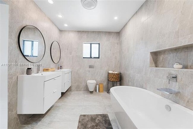 Building Photo - 20375 NE 22nd Pl