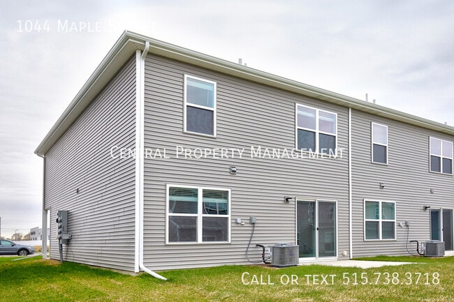Building Photo - 1044 Maple St