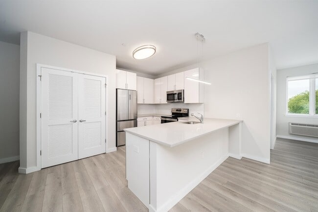 Building Photo - 16 Bennett St