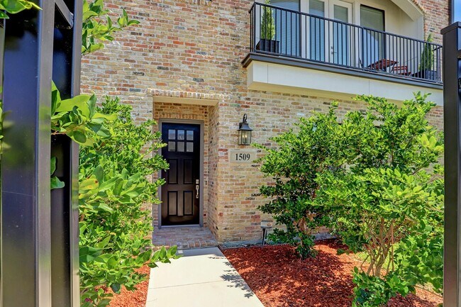 Building Photo - 1509 Nagle St