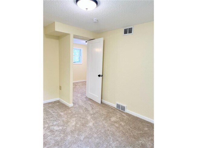 Building Photo - 1670 Stillwater St