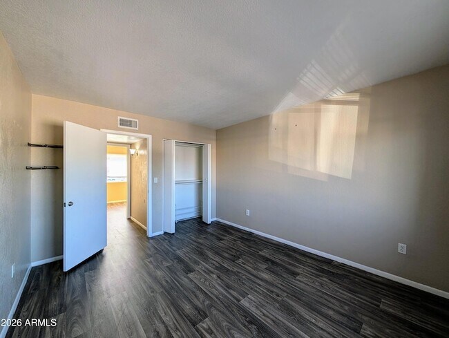 Building Photo - 9228 N 7th Ave