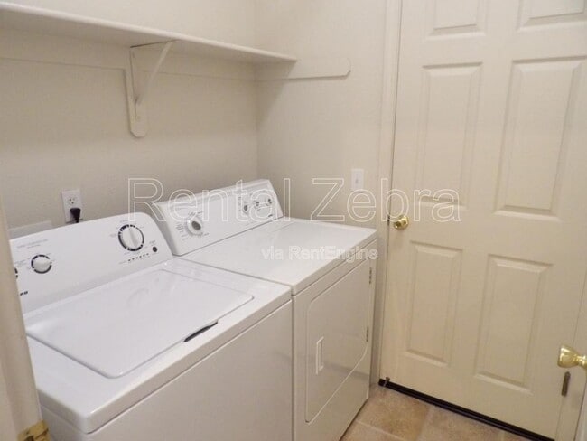 Building Photo - 1896 Edgewood Ct