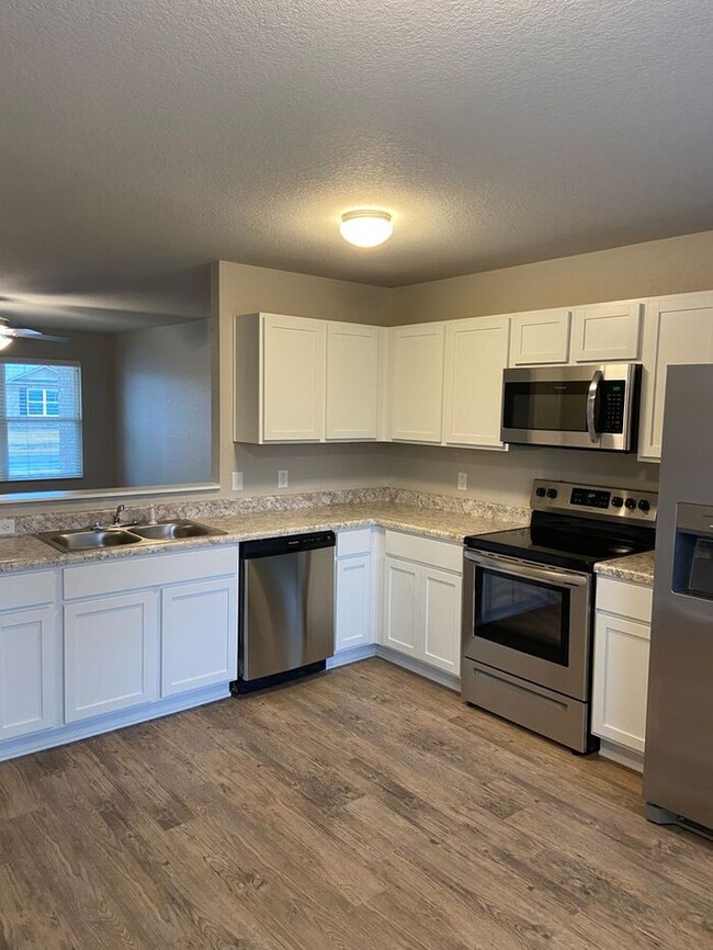 Building Photo - *Pre-leasing* Three Bedroom | Two Bath Hom...