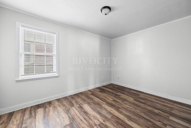 Building Photo - A MUST SEE !!!! FULLY RENOVATED AND SECTION 8 WELCOMED !!!!!