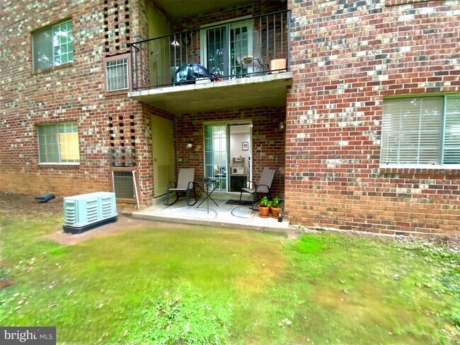 Building Photo - 1533 Colonial Dr