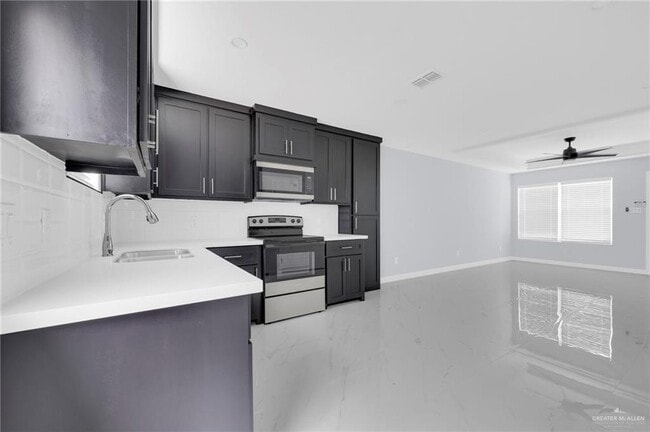 Building Photo - 1612 El Camino Dr