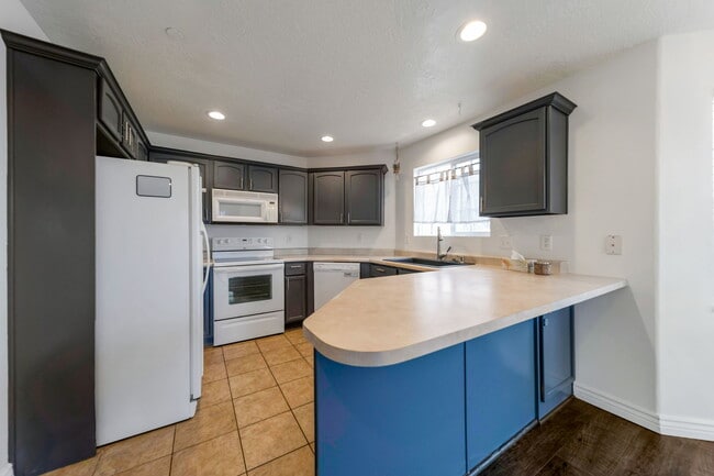 Building Photo - 3969 Romney Park Dr