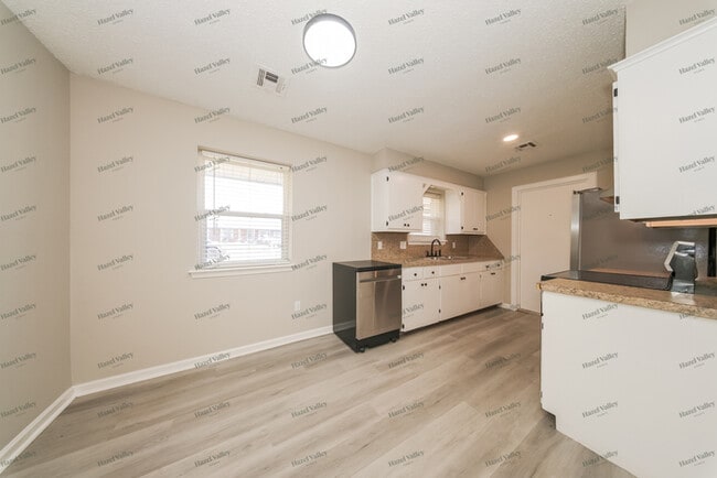 Building Photo - 20140 Timber Ridge Rd