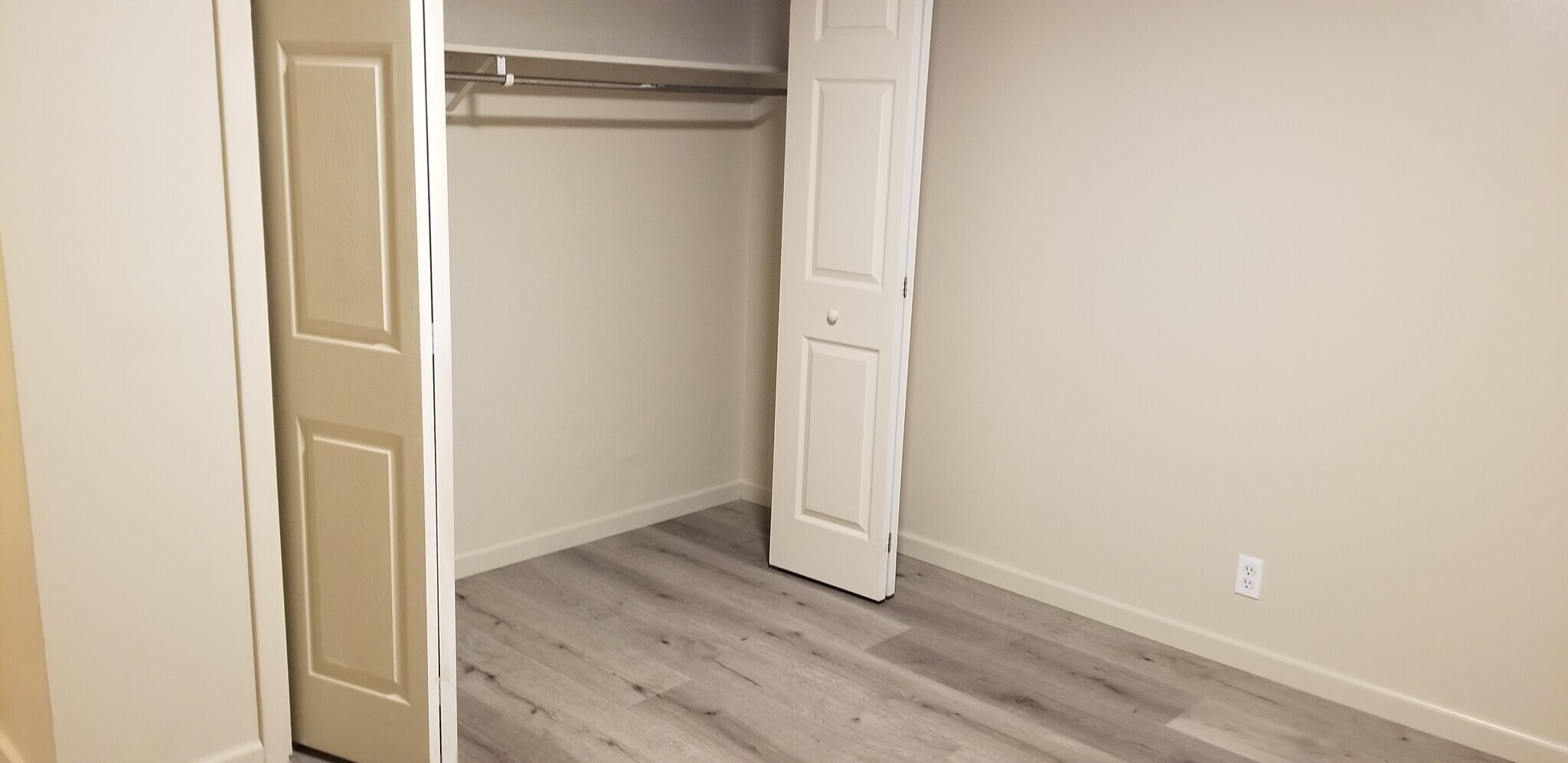 Building Photo - 3070 Eccles Ave