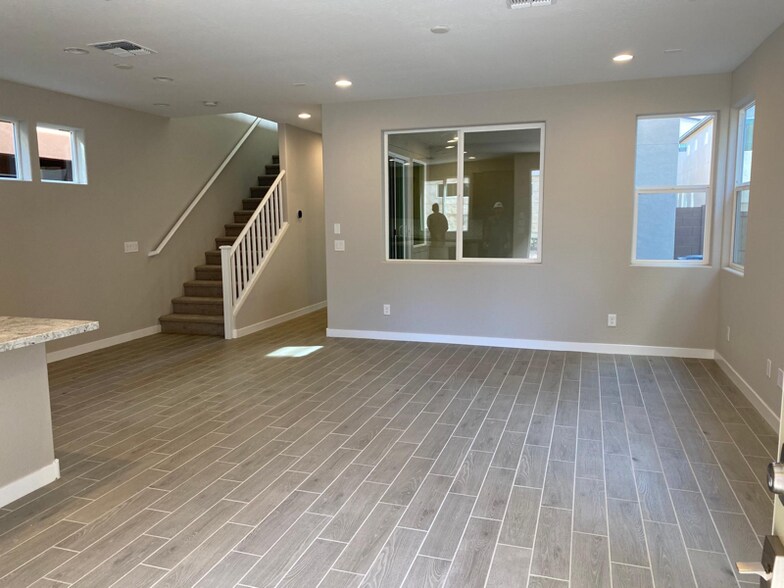 Building Photo - 1312 N Zane Dr