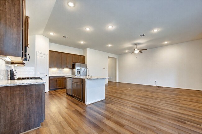 Building Photo - 101 Sunray Creek Dr