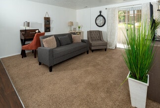 Building Photo - Country Woods