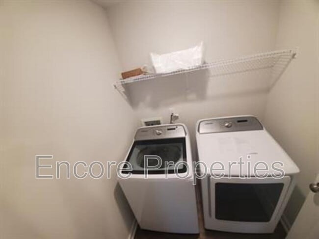 Building Photo - 208 Abercorn Way