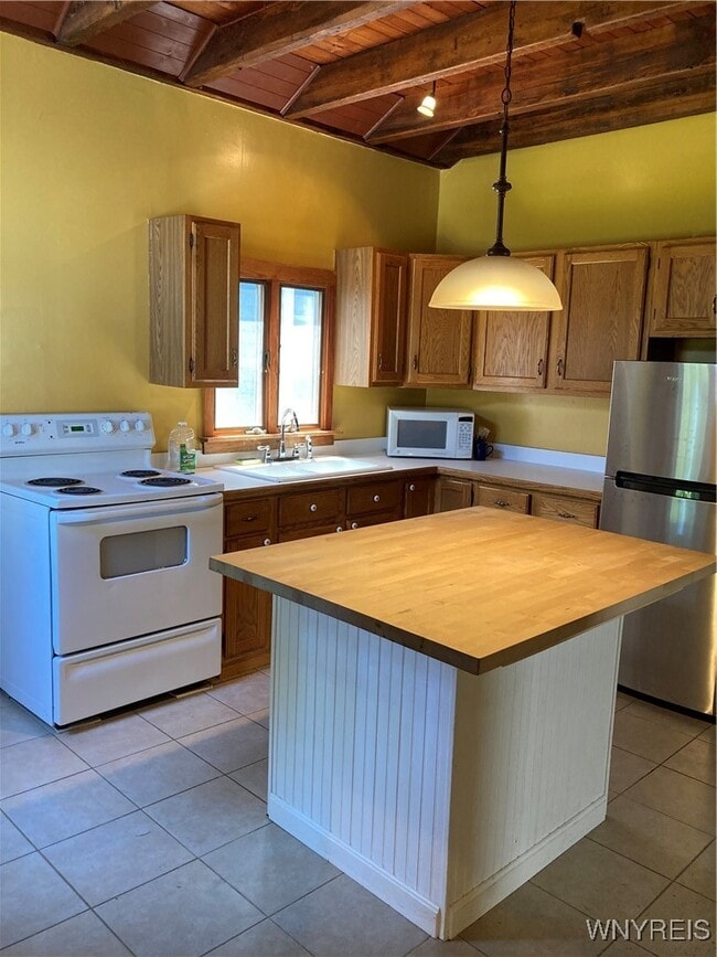 Building Photo - 21 College St