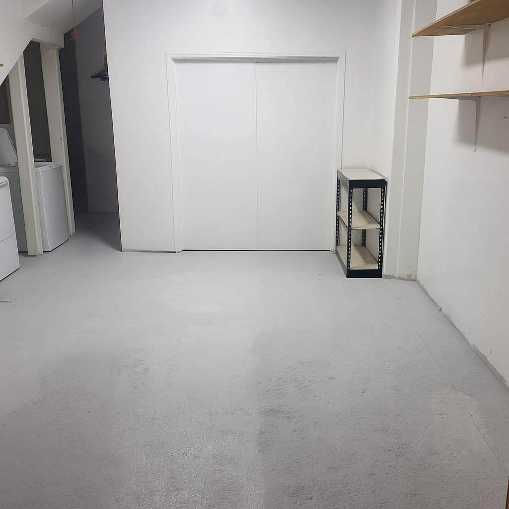 Attached garage - 829 Hunt Ave