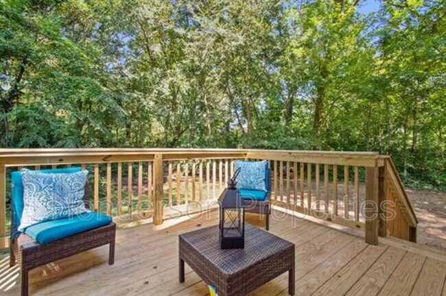 Building Photo - 217 Skyland Ave