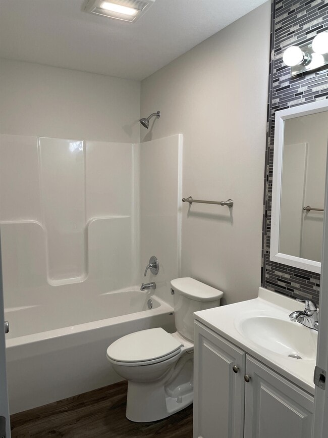 Building Photo - 122 S Russell Ave