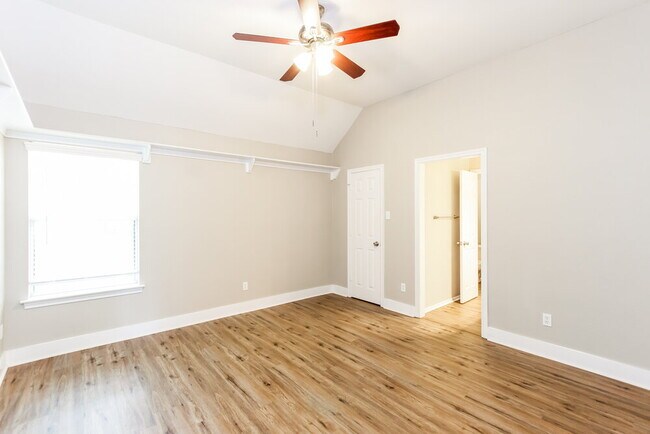 Building Photo - 1804 Sandalwood Ln