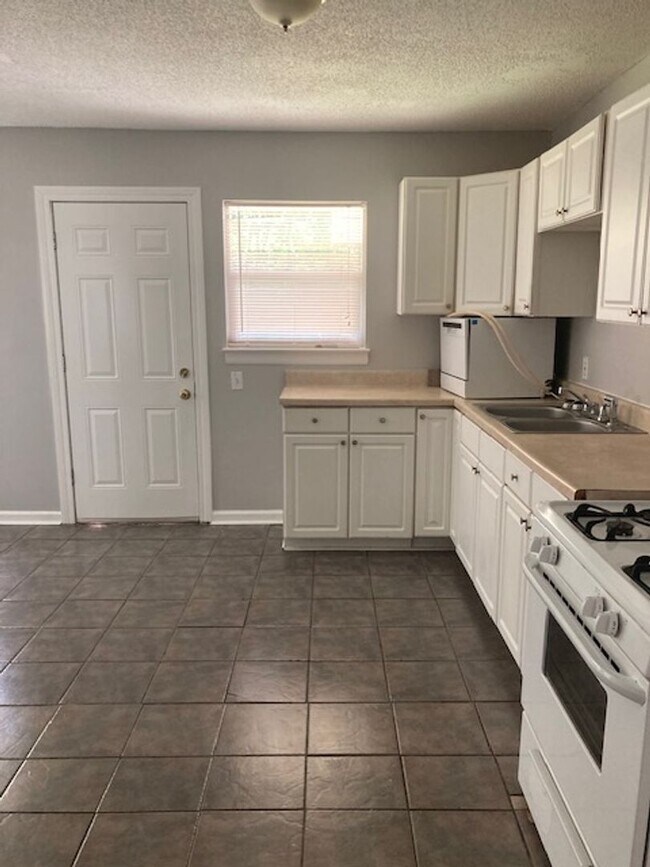 Building Photo - Gulfport 3 Bedroom