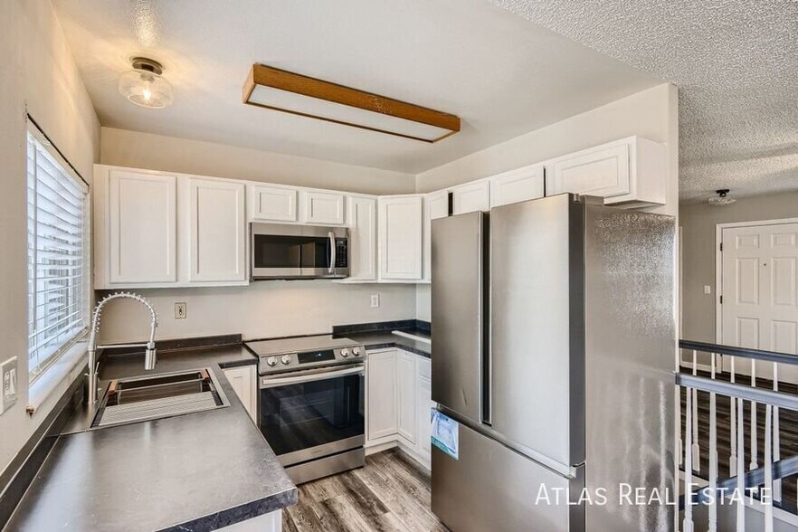 Building Photo - 6948 Fountain Ridge Cir