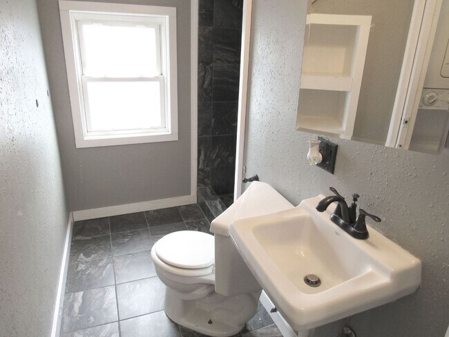 Building Photo - 303-305 11th St SE