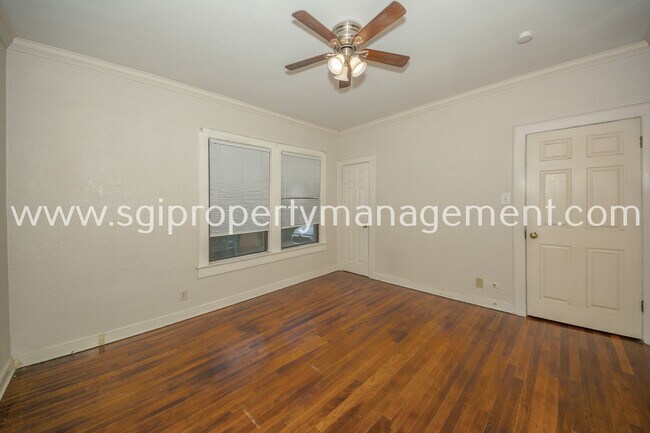 Building Photo - 902 S Oak Cliff Blvd