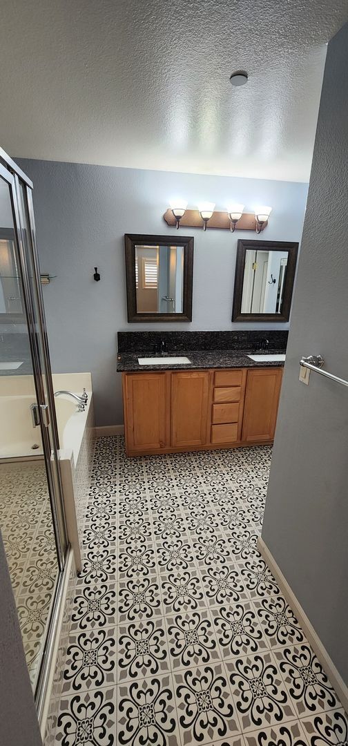 Building Photo - Folsom Esplanade Condo -