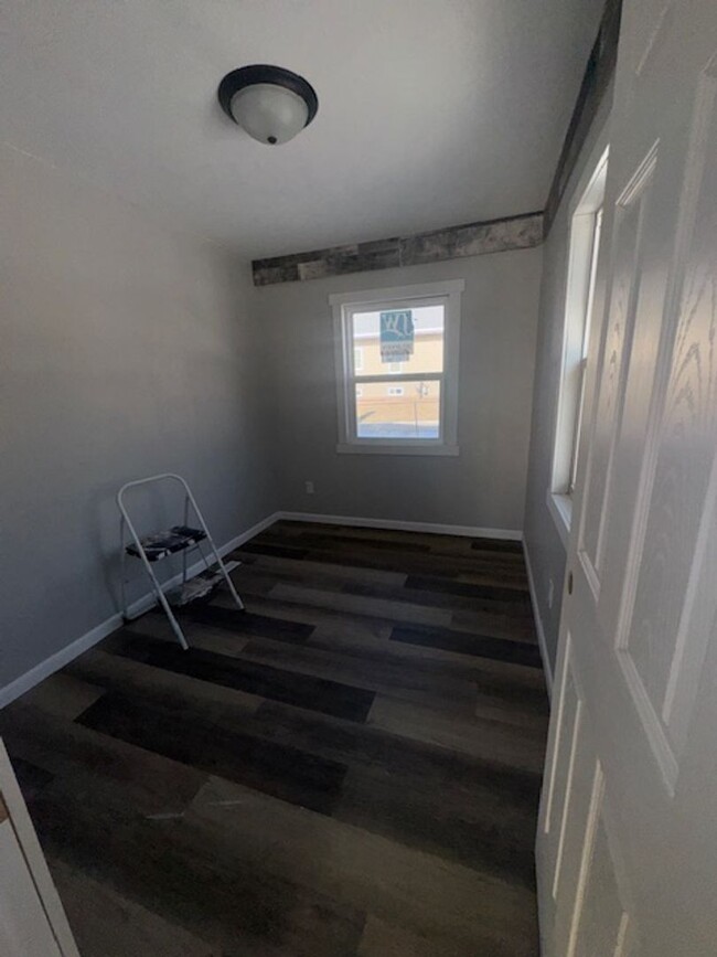 Building Photo - Fully renovated!