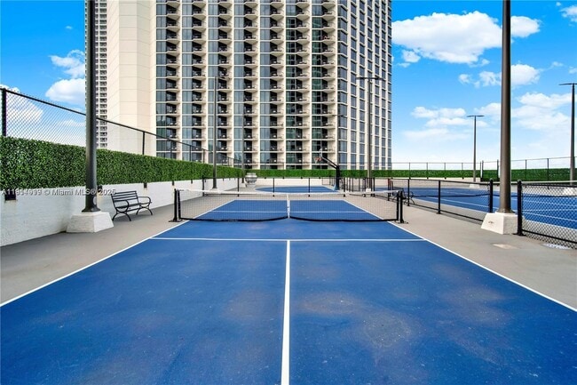 Building Photo - 555 NE 15th St