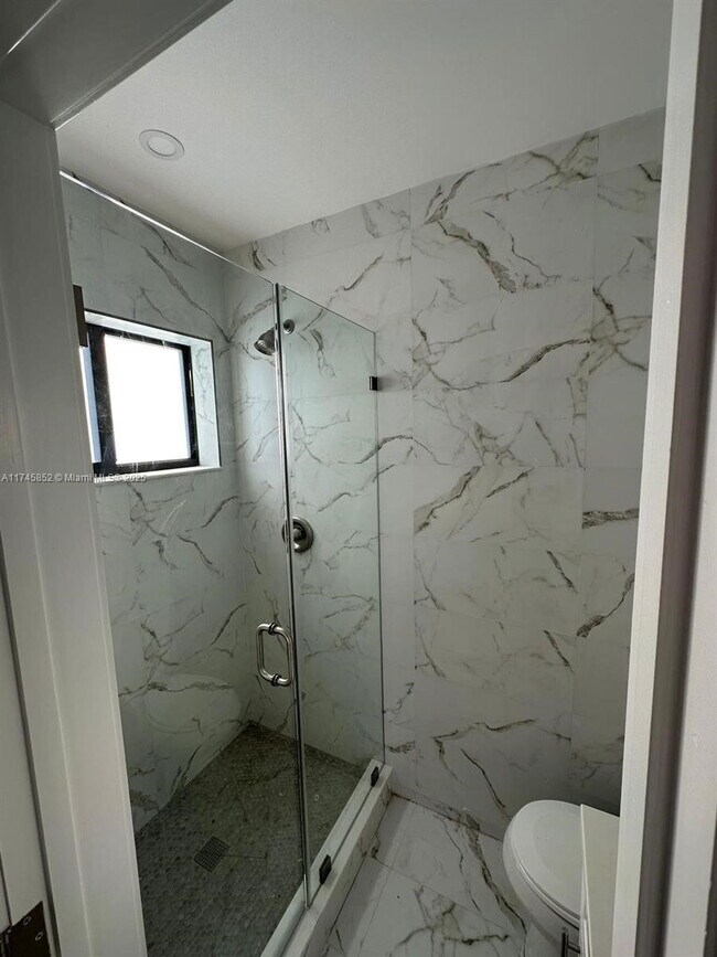 Building Photo - 170 W 58th St