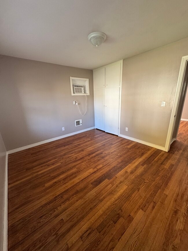 Building Photo - 3400 SE 20th St