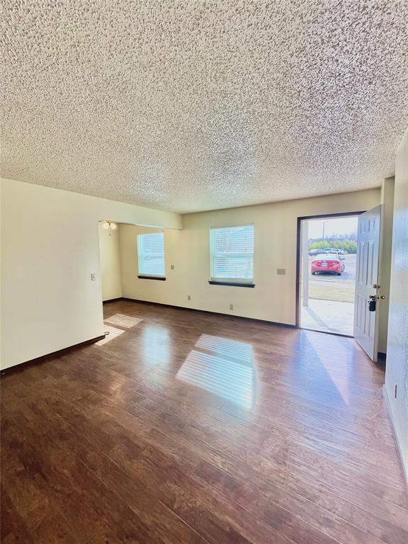 Building Photo - 309 Falcon Ct