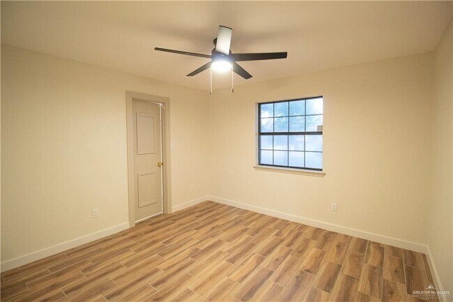 Building Photo - 26 Gloria Ann Dr