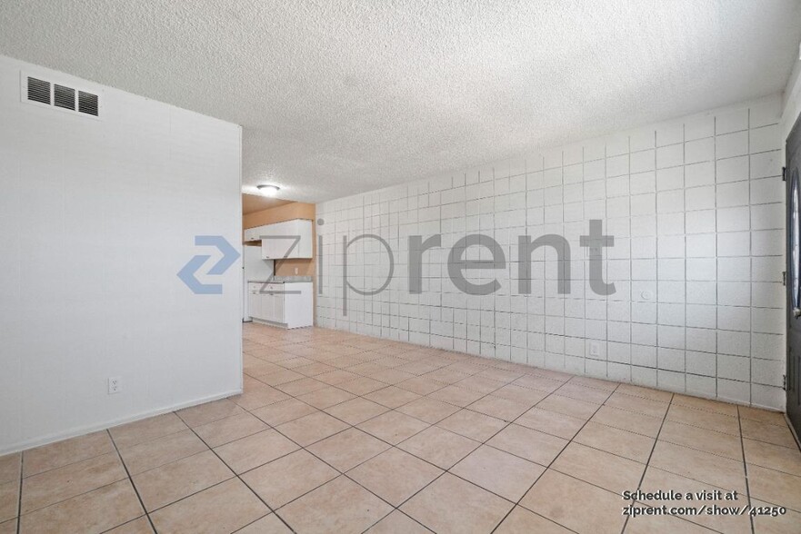 Building Photo - 2018 W Cactus Rd