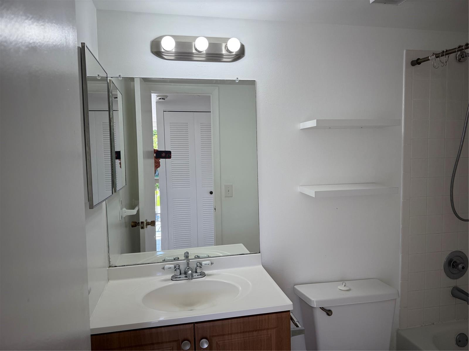 Building Photo - 10007 Winding Lake Rd