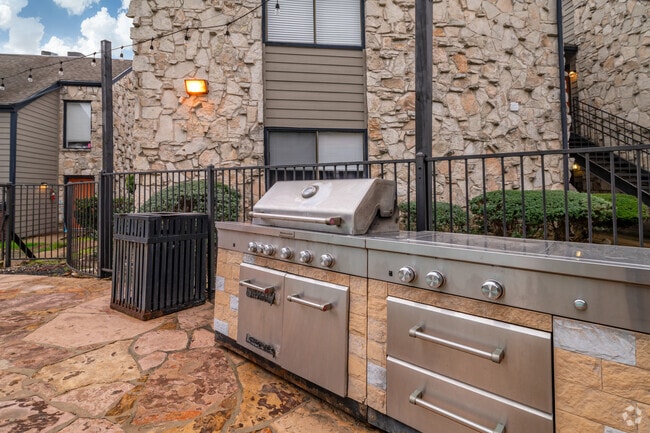 Pool Outdoor Grill - The Lila at Oakgate