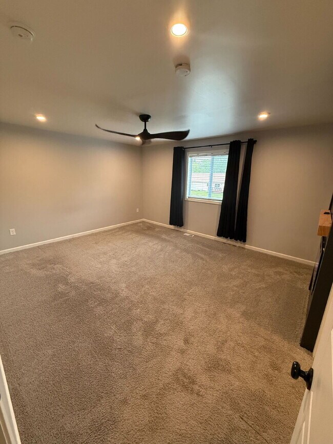 Building Photo - Spacious 4-Bedroom Home with 3 Full Baths in Swartz Creek