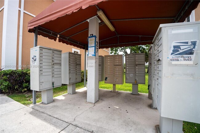 Building Photo - 17600 NW 73rd Ave